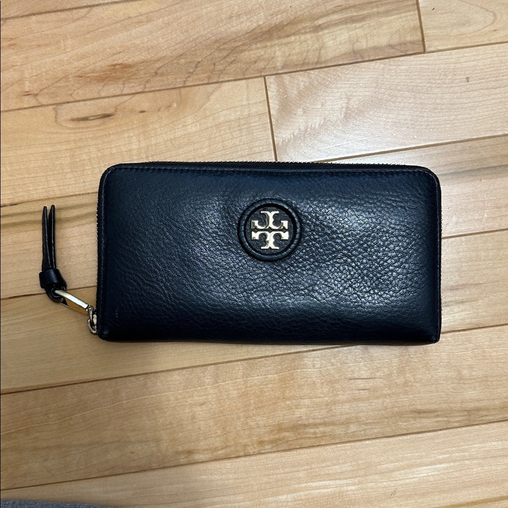 Tory Burch wallet black leather